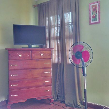 Impeccable Guest Rooms 2 金斯敦 客房 照片
