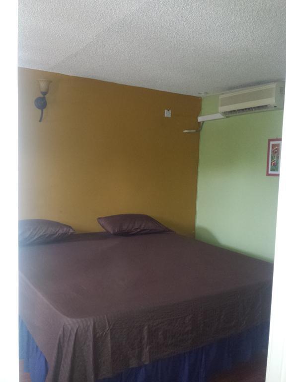 Impeccable Guest Rooms 2 金斯敦 客房 照片